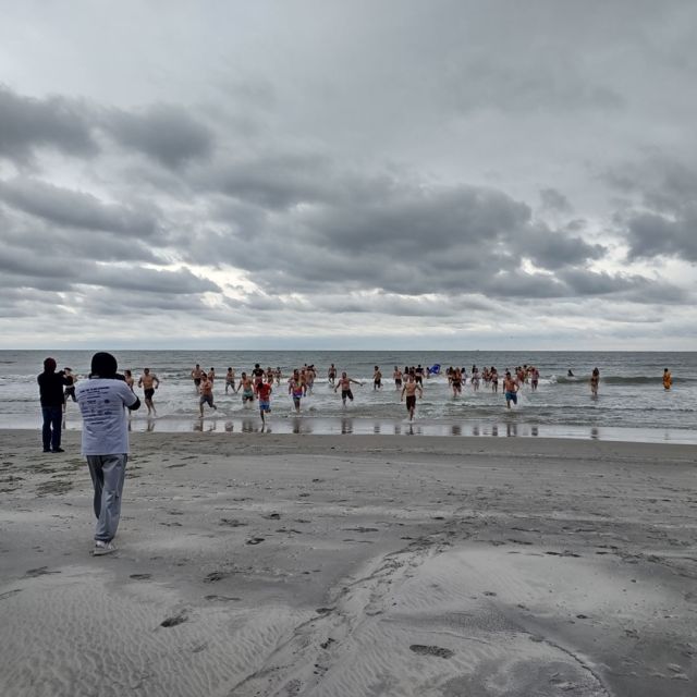 Kappa Sigma's 21st Annual Polar Bear Plunge took place in Atlantic City, N.J., on Saturday, with proceeds benefiting @veterans_moving_forward. GREYHAWK was proud to be a bronze sponsor. HAWK Robert Dinan stayed warm on the beach while he cheered on the plungers.